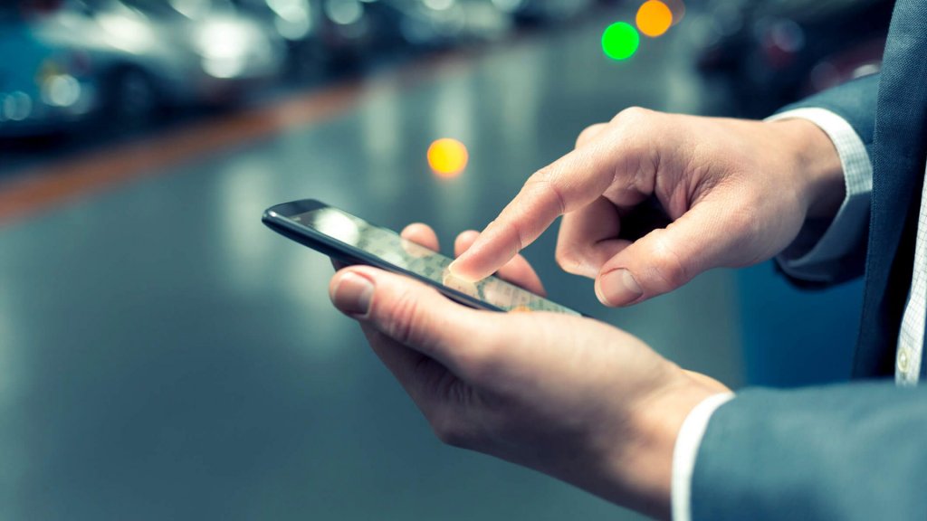 Aplicatii mobile iOS si Android